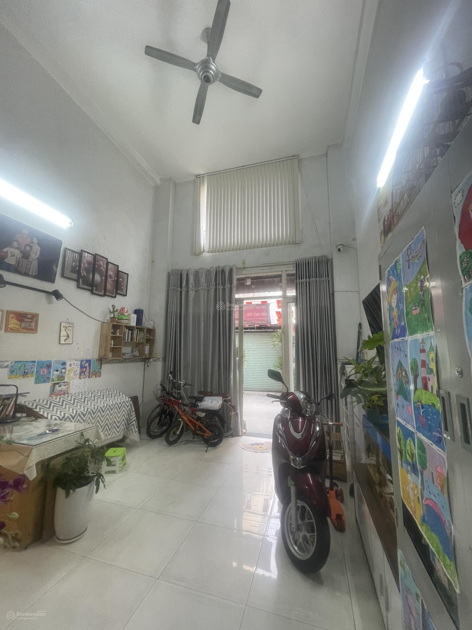 Cần bán căn nhà 3 tầng,Hẻm 7m tải thông, gần chung cư 4s linh đông,phạm văn đồng,ở và vp đều đc Cần bán căn nhà 3 tầng,Hẻm 7m tải thông, gần chung cư 4s linh đông,phạm văn đồng,ở và vp đều đc