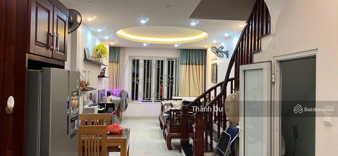 Cho thuê nhà nguyên căn Cổ Linh gần AEON mall, nhà đẹp full nội thất ,4 ngủ ga ra ô tô giá 12,5 tr/ Cho thuê nhà nguyên căn Cổ Linh gần AEON mall, nhà đẹp full nội thất ,4 ngủ ga ra ô tô giá 12,5 tr/