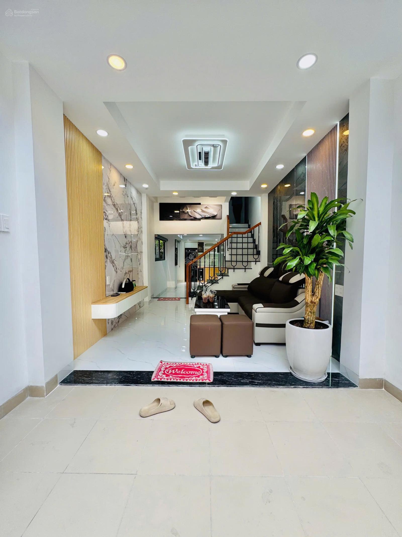 Giá: 8.9 Tỷ Thương Lượng HÀNG MỚI HẺM XE HƠI KHU D2. P25. BÌNH THẠNH 40m2, 3 tầng mới