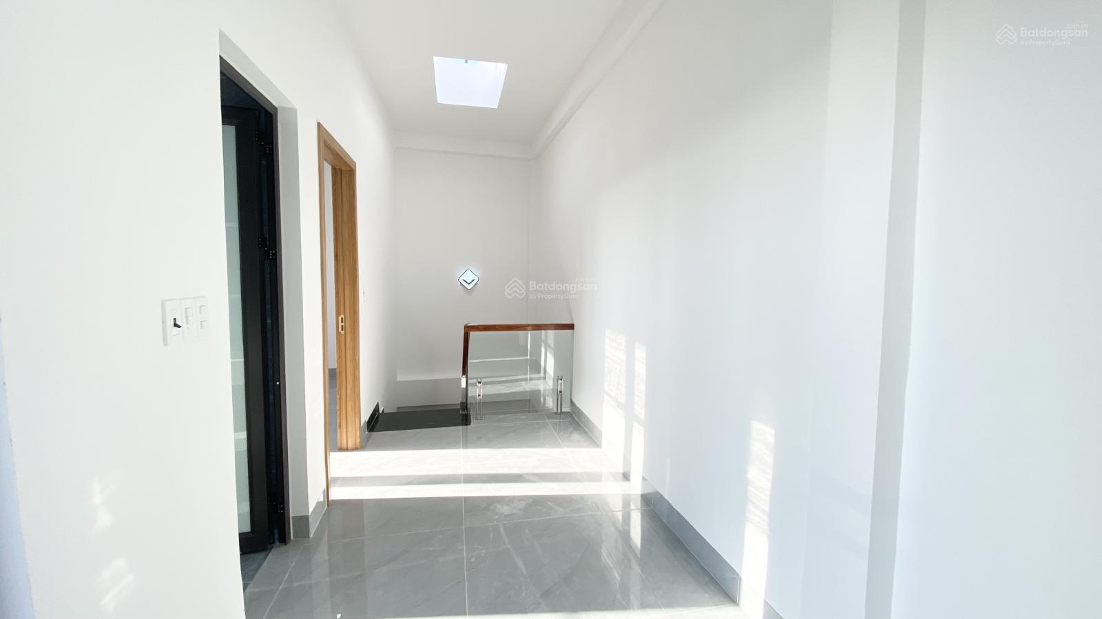 Chỉ hơn 3 tỷ xíu nhà 4 tầng 43m2 lô góc 2 mặt thoáng, ngõ thông oto đỗ cửa, Hùng Vương, Hồng Bàng