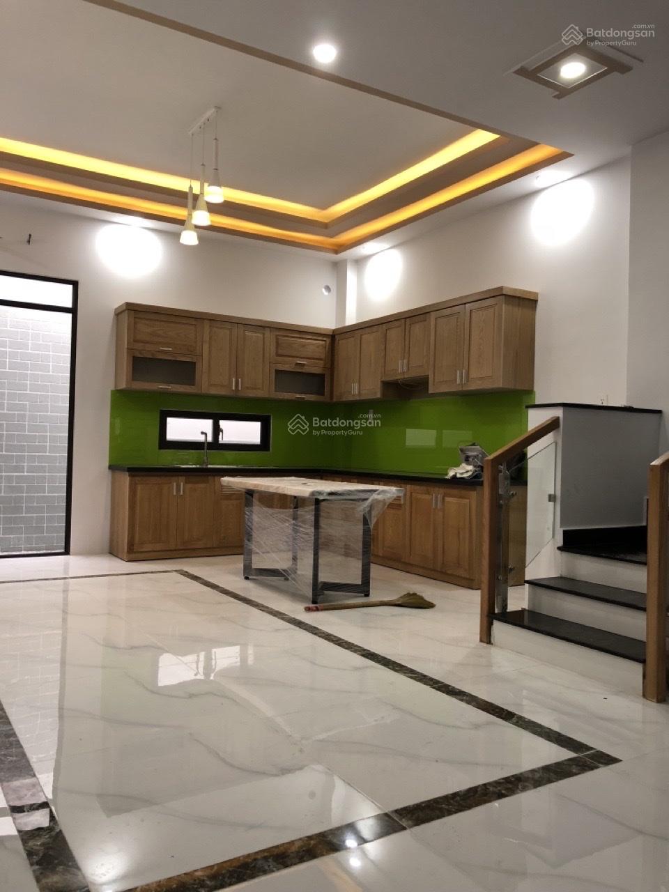 Nhà phố 2 lầu tại Hoàng Quốc Việt cạnh Phú Mỹ Hưng