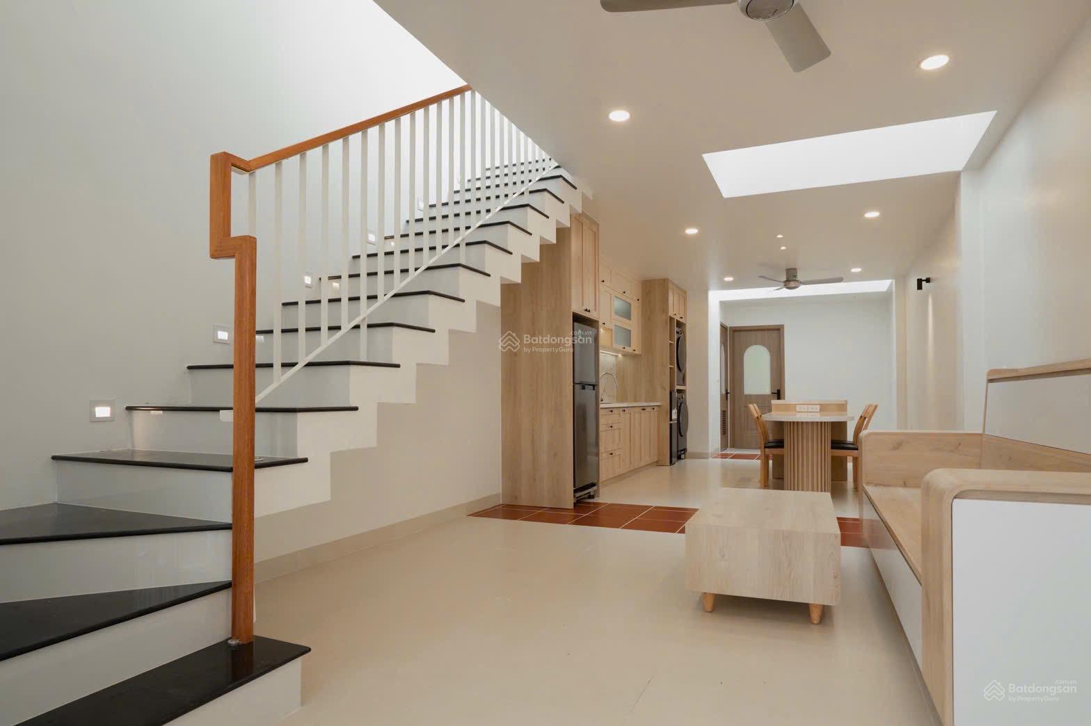 Nhà 1 Lầu mới xây Bến Lức, Long An - 3PN, 2WC, sân ôtô, nhựa 7,2m vỉa hè 4,6m, giá 3,2 tỷ (TL)