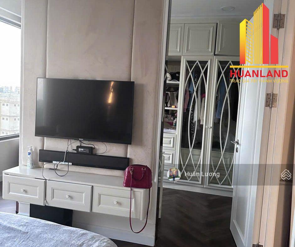 Kẹt tiền cần bán nhanh căn 2PN full nội thất đẹp view Q1 tại Kingdom 101, DT 78m2 đã có sổ hồng Kẹt tiền cần bán nhanh căn 2PN full nội thất đẹp view Q1 tại Kingdom 101, DT 78m2 đã có sổ hồng