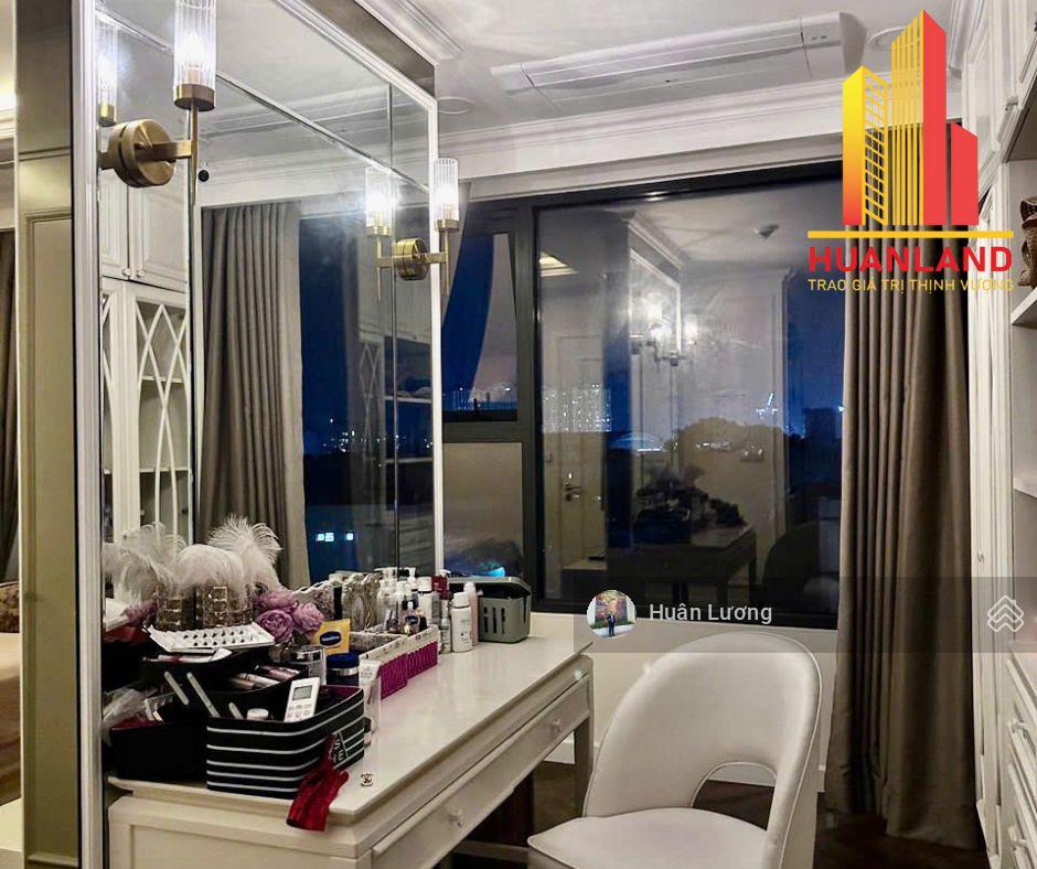 Kẹt tiền cần bán nhanh căn 2PN full nội thất đẹp view Q1 tại Kingdom 101, DT 78m2 đã có sổ hồng Kẹt tiền cần bán nhanh căn 2PN full nội thất đẹp view Q1 tại Kingdom 101, DT 78m2 đã có sổ hồng