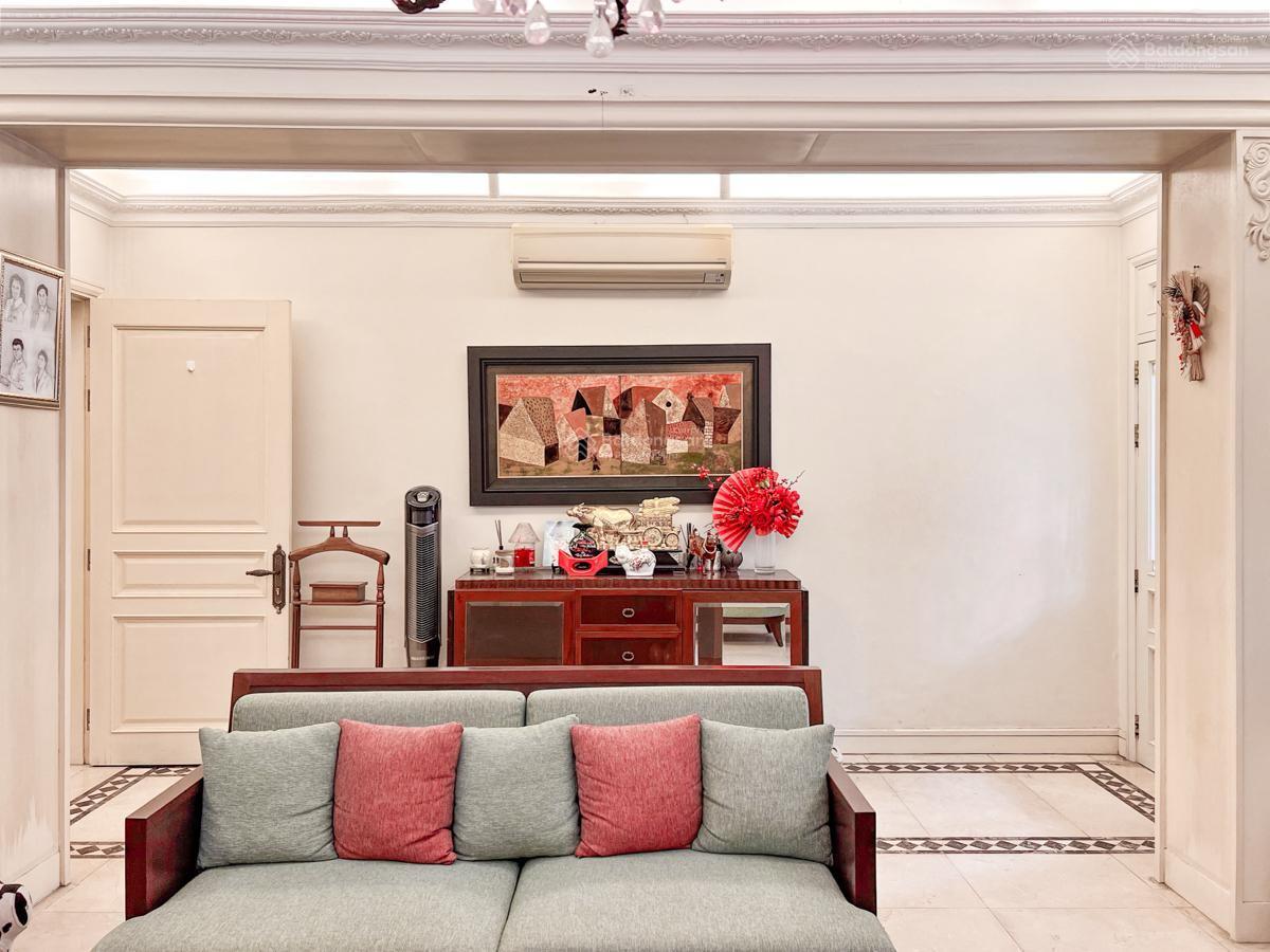 Bán biệt thự sang trọng mặt phố Nguyễn Gia Thiểu- Hoàn Kiếm DT 255m-3 tầng- MT 8,3m giá 250 tỷ Bán biệt thự sang trọng mặt phố Nguyễn Gia Thiểu- Hoàn Kiếm DT 255m-3 tầng- MT 8,3m giá 250 tỷ