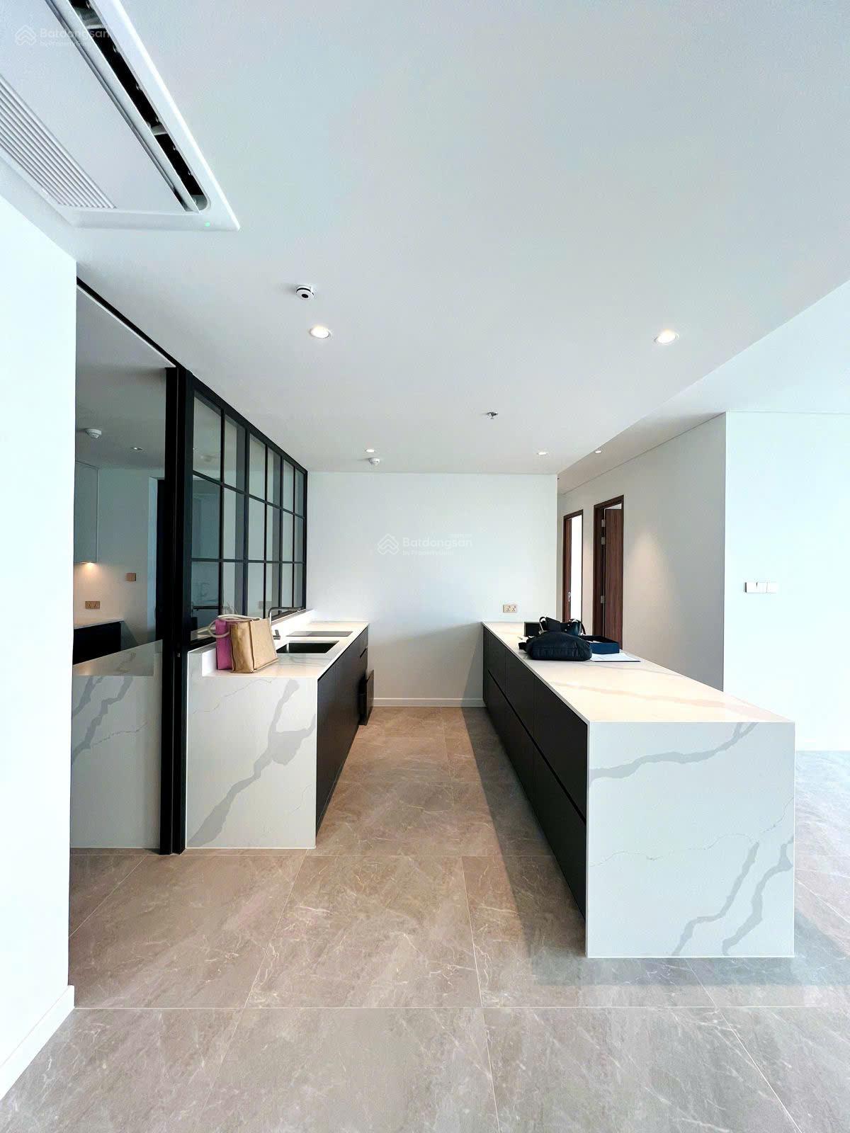 Cần bán gấp The Crest bán 3PN trực diện sông - 129m2 - tầng cao. Sẵn pass xem nhà nhanh