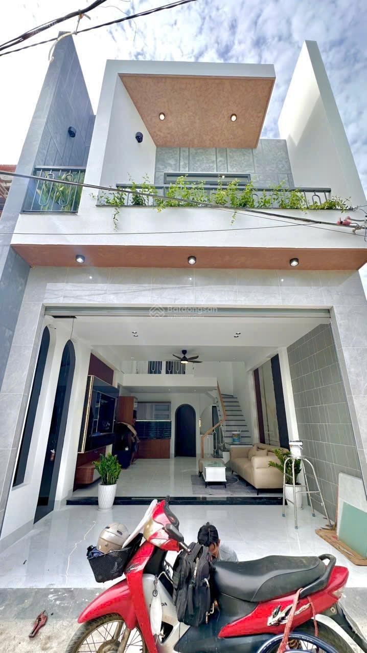 CHỦ GỬI BÁN CĂN NHÀ 1 TRỆT 1 LẦU PHƯỜNG BIÊN HOÀ( tân vạn củ). DT: 5x13,2=64M2. GIÁ: 2TỶ790 TL