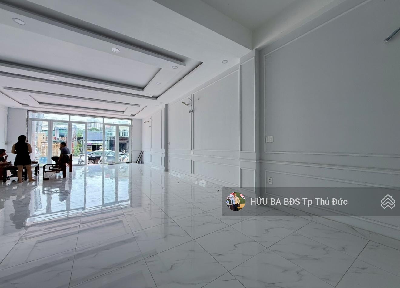 Tòa nhà 4 tầng có thang máy DT. Ngang 8m vuông vức 120m2 DT sàn 400m2 giá 10 tỷ thương lượng Tòa nhà 4 tầng có thang máy DT. Ngang 8m vuông vức 120m2 DT sàn 400m2 giá 10 tỷ thương lượng