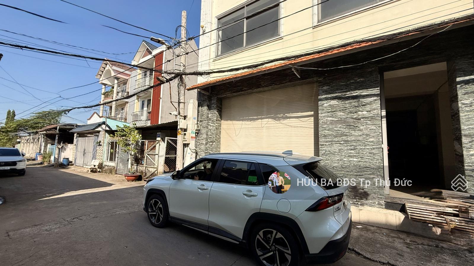 Tòa nhà 4 tầng có thang máy DT. Ngang 8m vuông vức 120m2 DT sàn 400m2 giá 10 tỷ thương lượng Tòa nhà 4 tầng có thang máy DT. Ngang 8m vuông vức 120m2 DT sàn 400m2 giá 10 tỷ thương lượng