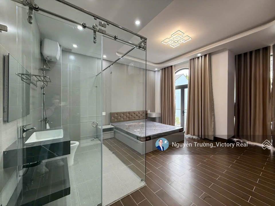 Villa có view đường P. 10, Đà Lạt 343m2, DT 12x22m mét 1 hầm, 1 trệt, 3 lầu, áp mái, 7PN, 7 WC