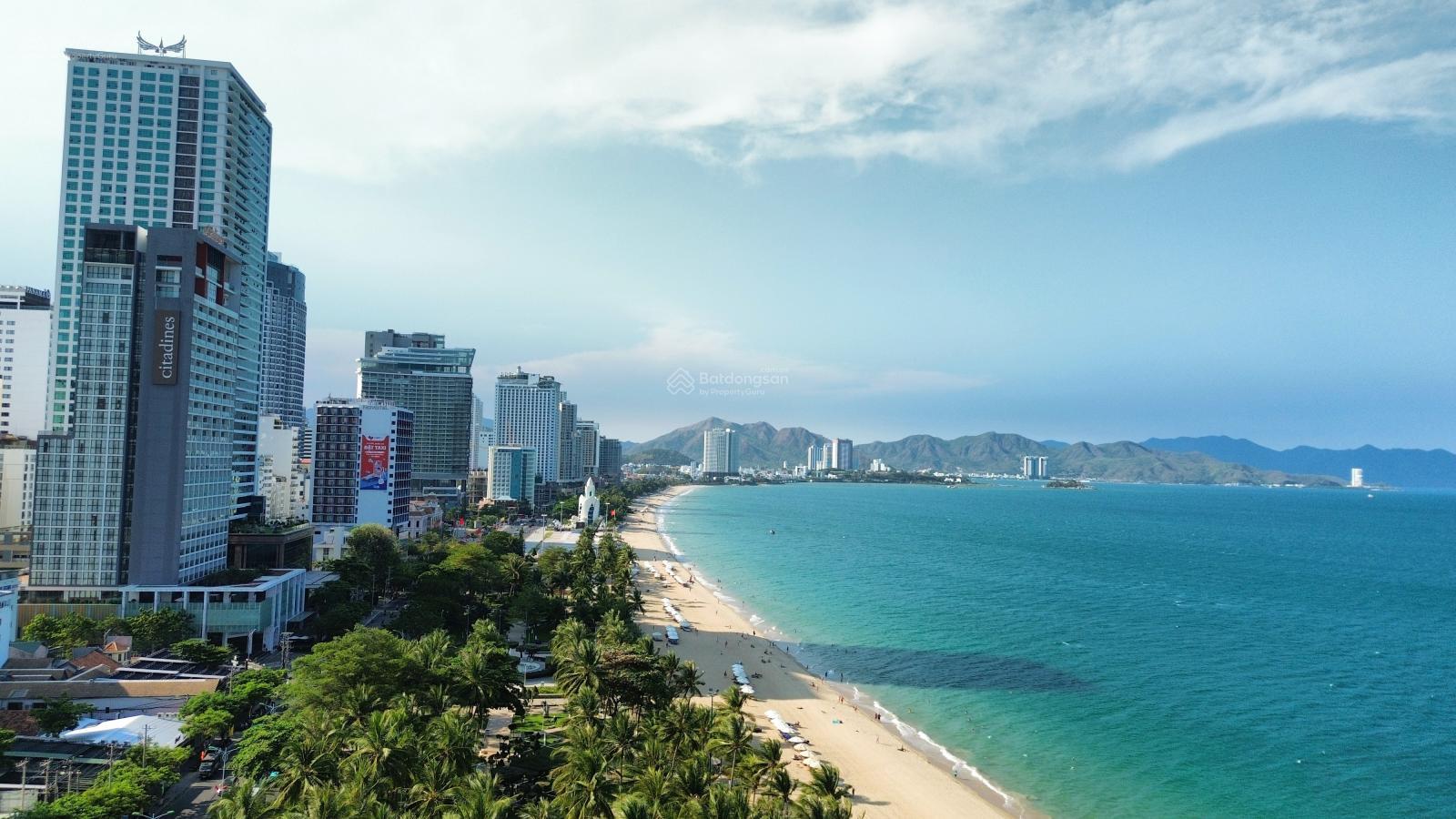 Cần bán khách sạn mặt tiền 12 mét đường Lý Nam Đế, hiện đang kinh doanh ổn dịnh, 34 phòng, 210m2