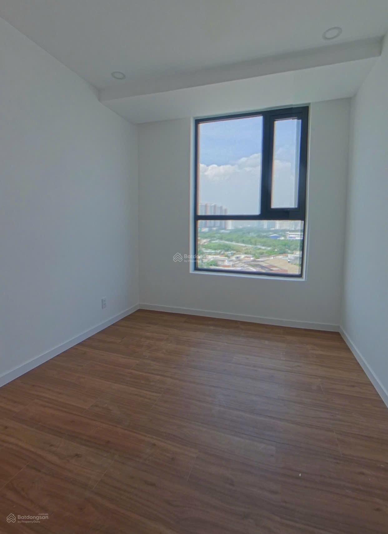 Cho thuê căn hộ Precia 2PN2WC dt 71m2 tầng trung ntcb giá 12.5tr viêw hồ bơi