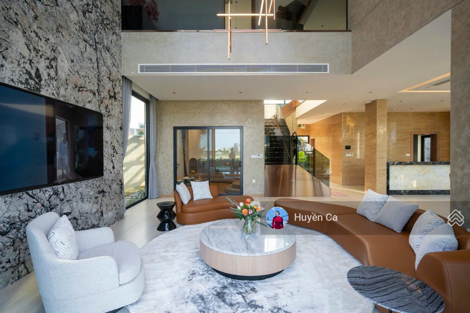 Biệt thự view sông 3 mặt tiền. Căn đỉnh nhất của dãy biệt thự. One River