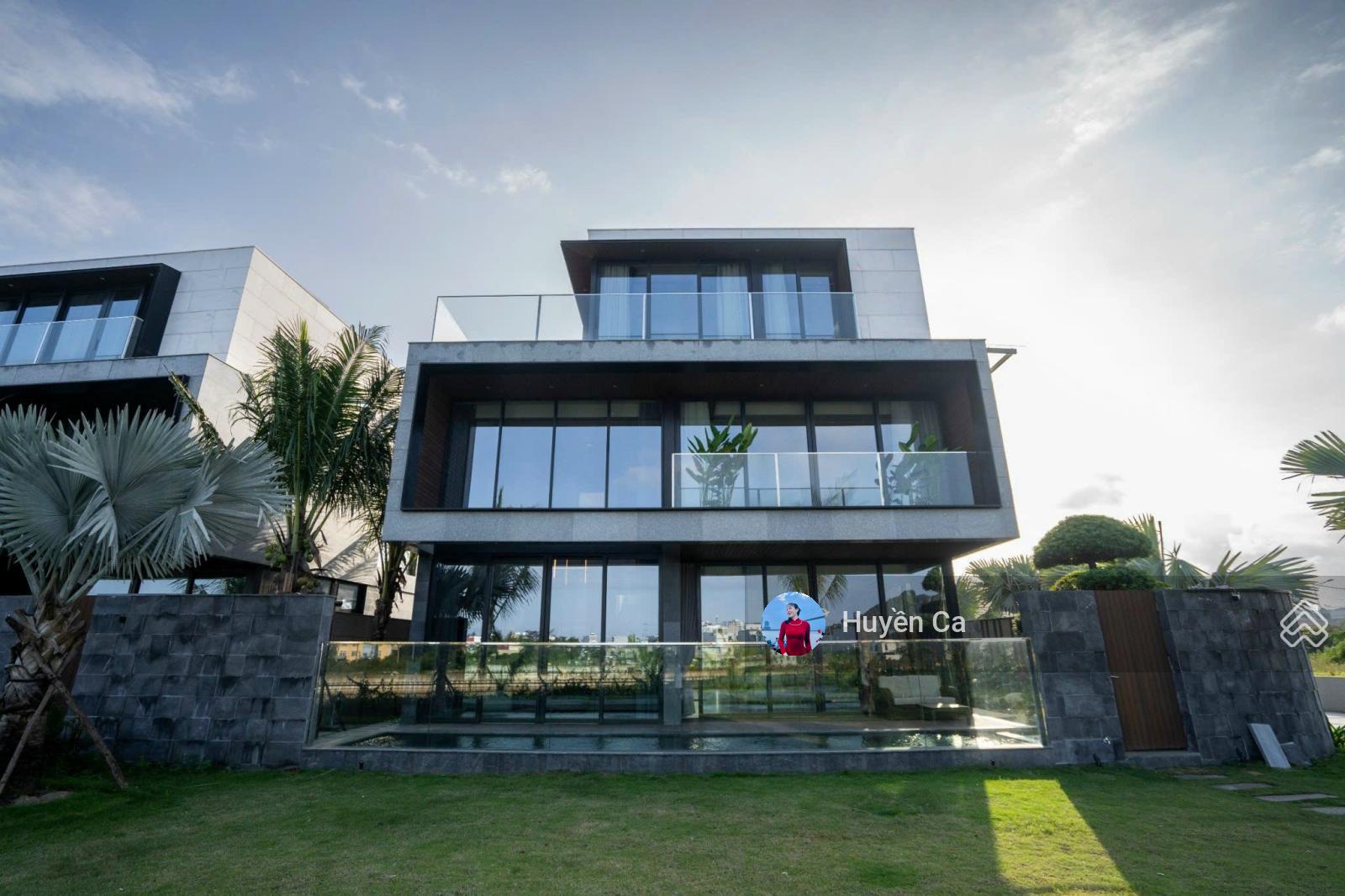 Biệt thự view sông 3 mặt tiền. Căn đỉnh nhất của dãy biệt thự. One River