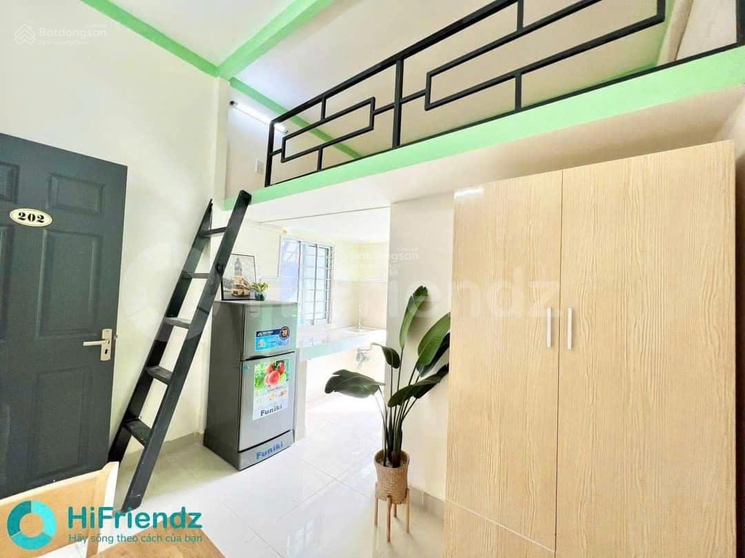 Phòng trọ có gác phù hợp nhóm bạn, gia đình đủ nội thất có ban công thoáng, mặt tiền Dương Bá Trạc