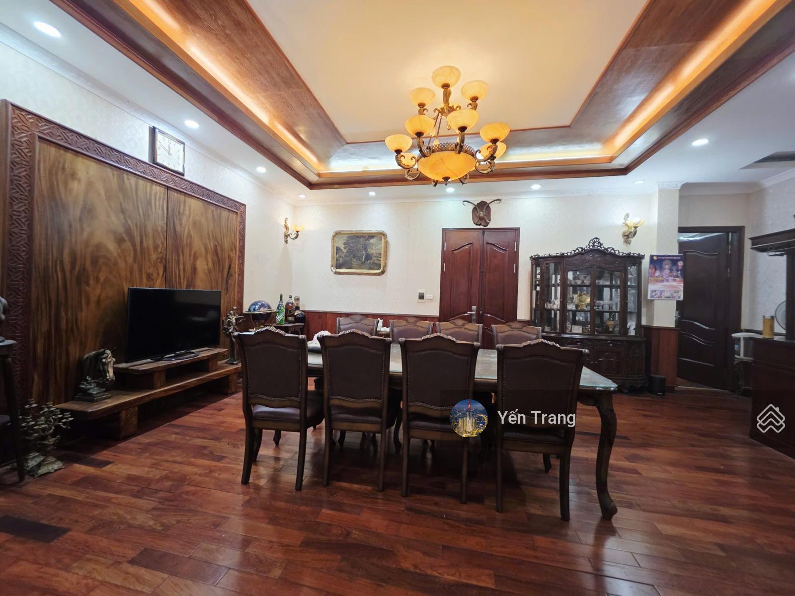 Bán gấp nhà Hoàng Văn Thái, lô góc, ô tô tránh, kd đỉnh, 116m2, 29 tỷ.