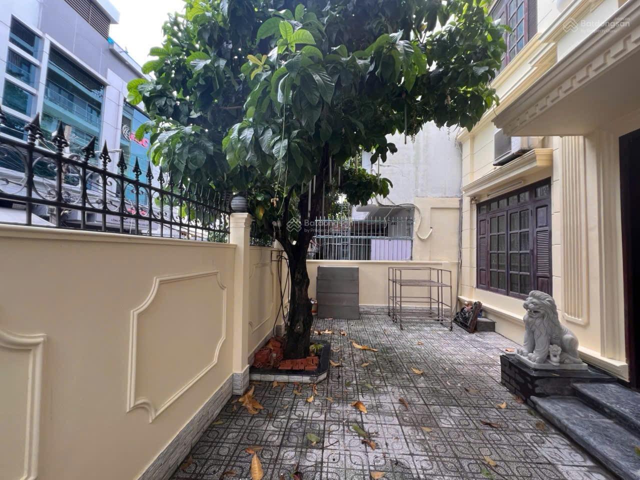 Cho thuê biệt thự 2 mặt tiền Nguyễn Gia Trí, P25, Bình Thạnh. DT: 189m2. KC: Trệt 3 lầu. Giá: 90tr