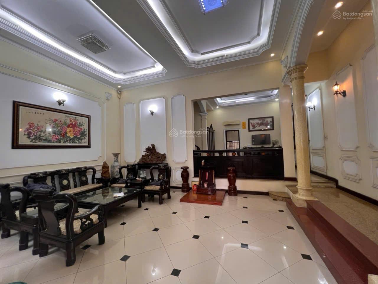 Cho thuê biệt thự 2 mặt tiền Nguyễn Gia Trí, P25, Bình Thạnh. DT: 189m2. KC: Trệt 3 lầu. Giá: 90tr