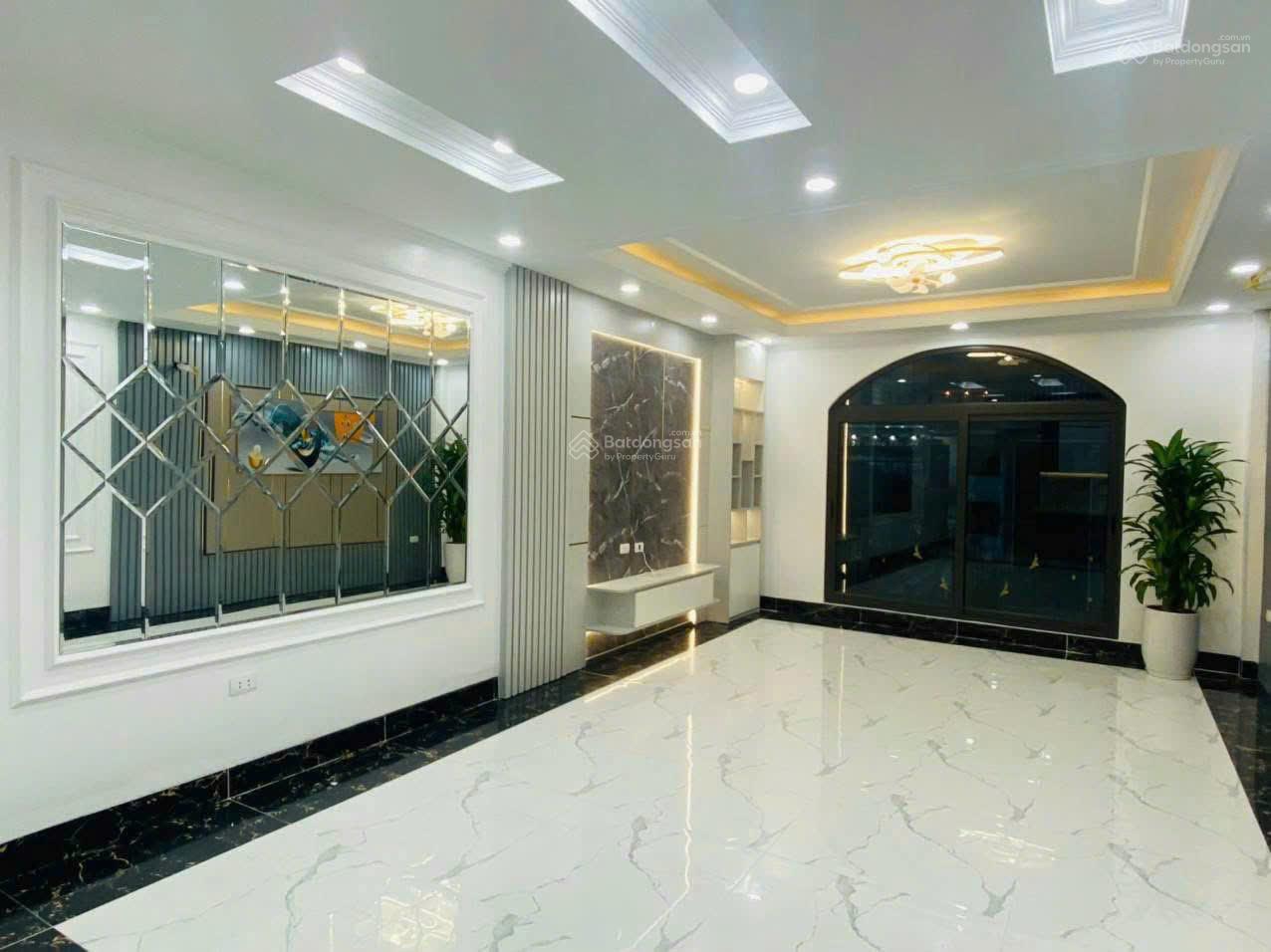 Cho thuê nhà phố Nghi Tàm-Tây Hồ DT 90m2x5T+ bán hầm, lô góc 3 mặt tiền, giá thuê 35tr/th Cho thuê nhà phố Nghi Tàm-Tây Hồ DT 90m2x5T+ bán hầm, lô góc 3 mặt tiền, giá thuê 35tr/th