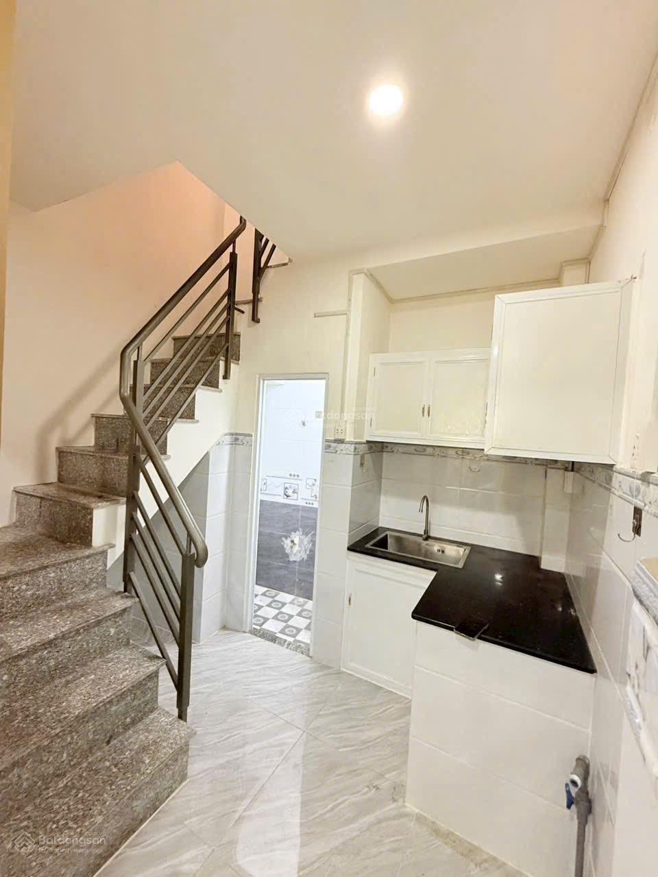 Bán nhà 2 tầng gần đường Nguyễn Tất Thành.