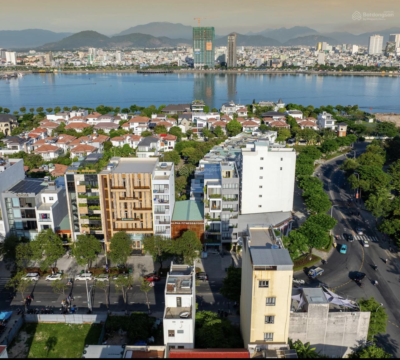 Bán Toà Văn Phòng 6 Tầng Đang cho Thuê 170triệu/Tháng. Đường Trần Hưng Đạo gần Căn Hộ Monachy