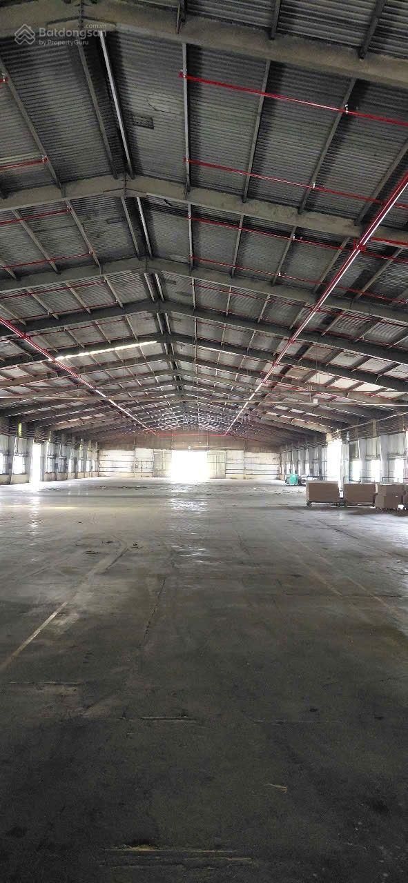 Cho thuê kho đẹp 3600m2 sát KCN Vsip gần ngã tư Bình Phước, gần cầu Phú Long, Bình Dương