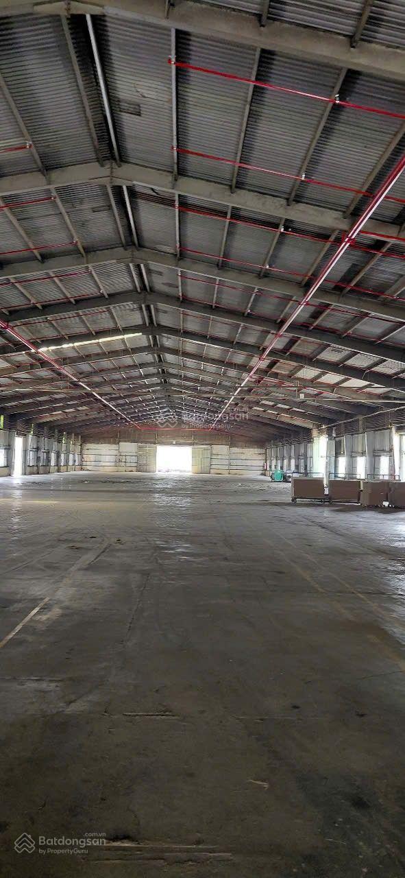 Cho thuê kho đẹp 3600m2 sát KCN Vsip gần ngã tư Bình Phước, gần cầu Phú Long, Bình Dương