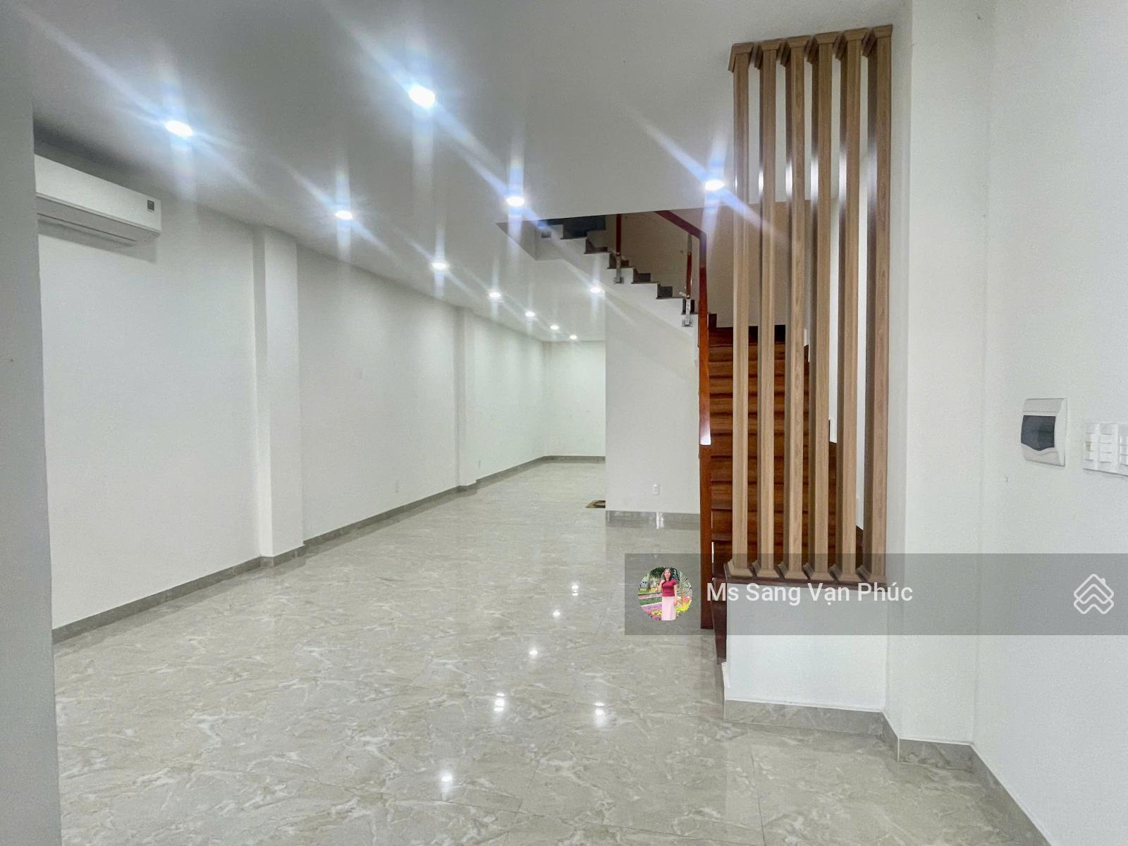 Tầng trệt 5x23m Vạn Phúc City - Sàn đẹp, máy lạnh, lối đi riêng, đường 16m, vị trí đẹp. Giá 10tr Tầng trệt 5x23m Vạn Phúc City - Sàn đẹp, máy lạnh, lối đi riêng, đường 16m, vị trí đẹp. Giá 10tr