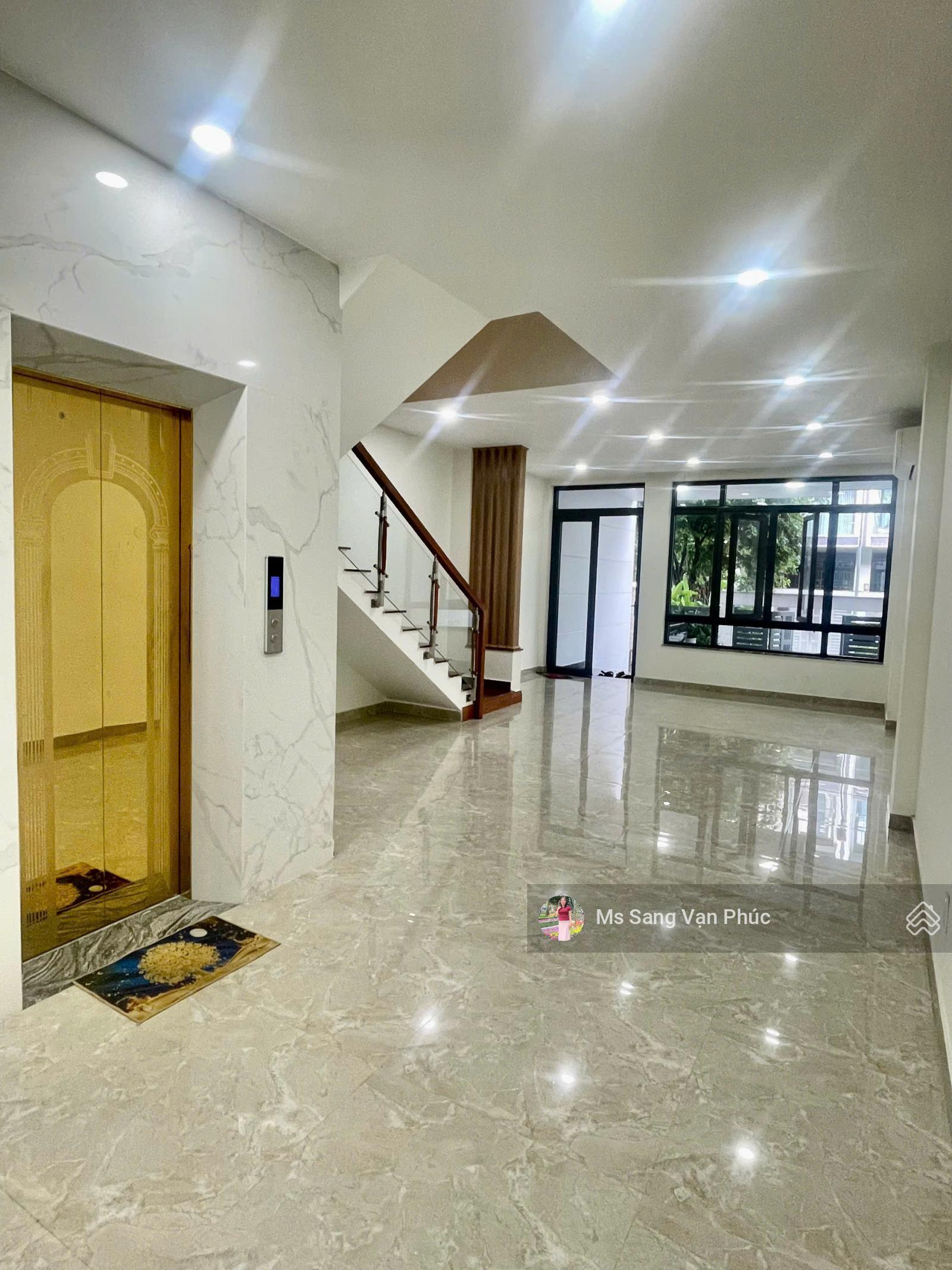 Tầng trệt 5x23m Vạn Phúc City - Sàn đẹp, máy lạnh, lối đi riêng, đường 16m, vị trí đẹp. Giá 10tr Tầng trệt 5x23m Vạn Phúc City - Sàn đẹp, máy lạnh, lối đi riêng, đường 16m, vị trí đẹp. Giá 10tr