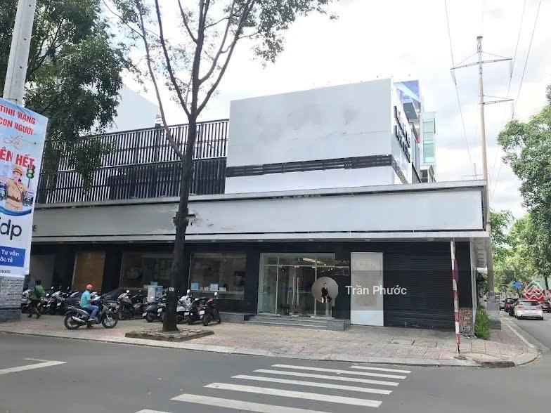 Cho thuê góc 2 mặt tiền Phạm Ngọc Thạch, Quận 3 - DT: 22 x 19m KC: Trệt + lửng + 2 lầu + sân thượng