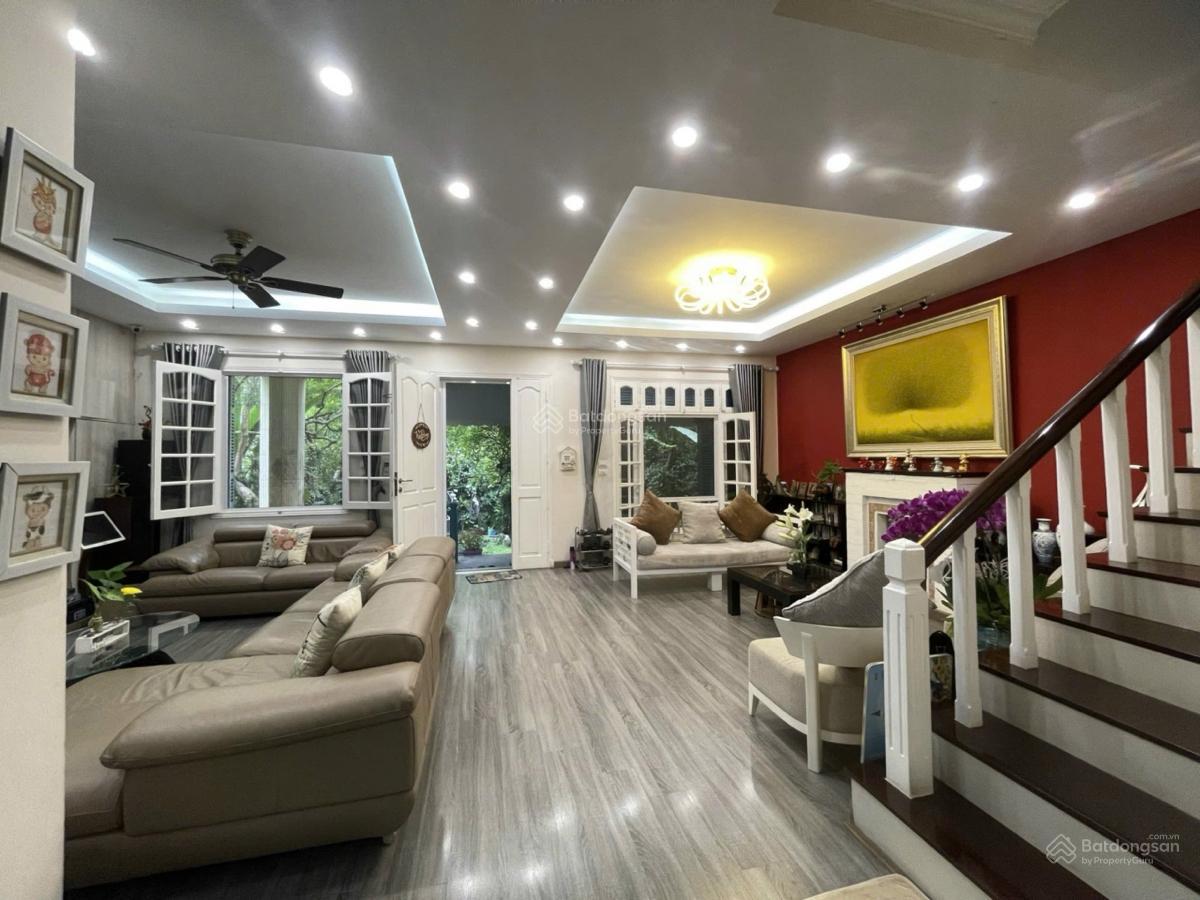 Bán biệt thự Ngọc Thuỵ - Long Biên DT 480m2 3 tầng - MT 11m giá 63 tỷ ở sướng dành cho thượng lưu