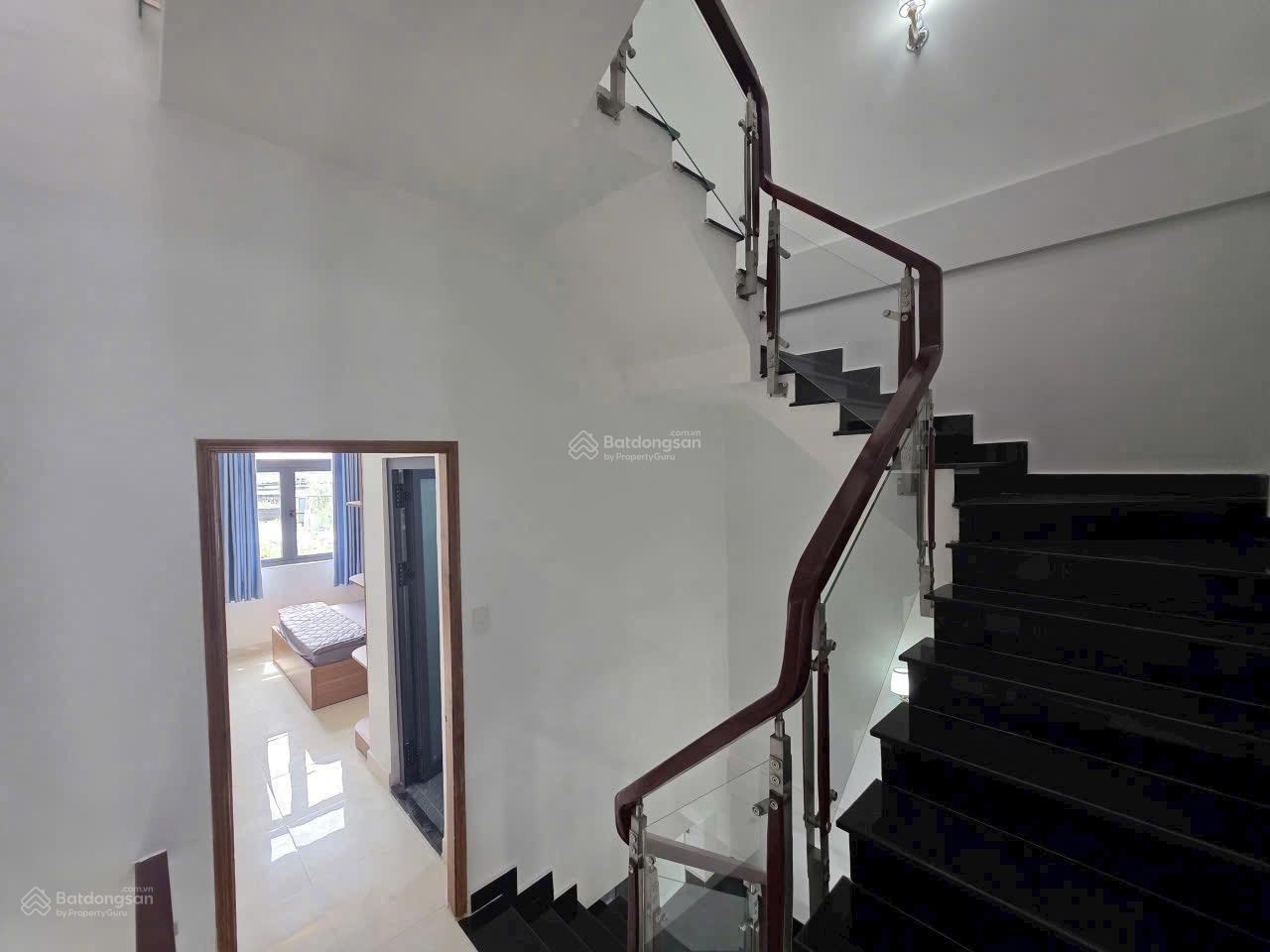 TẶNG NỘI THẤT- NHÀ HOA LAN PHƯỜNG 2, PHÚ NHUẬN GIÁ 4 TỶ 950 / 52M2, NHÀ MẶT TIỀN KINH DOANH, SHR