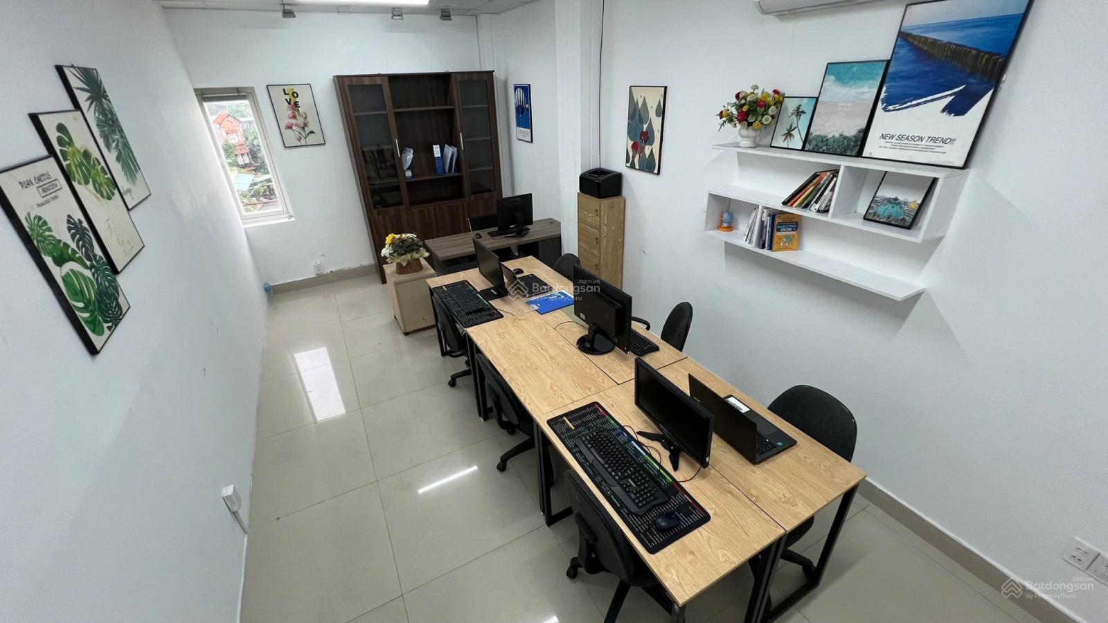 Văn phòng riêng, 5 bàn làm việc, trọn gói 4 triệu, tặng 1 bảng tên