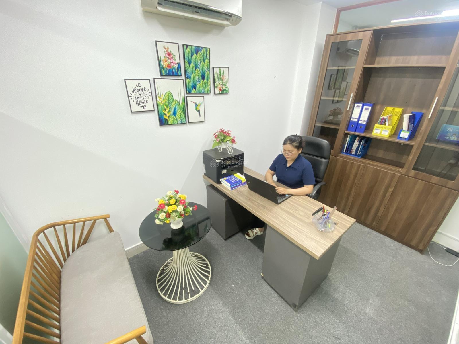 Văn phòng riêng, 5 bàn làm việc, trọn gói 4 triệu, tặng 1 bảng tên