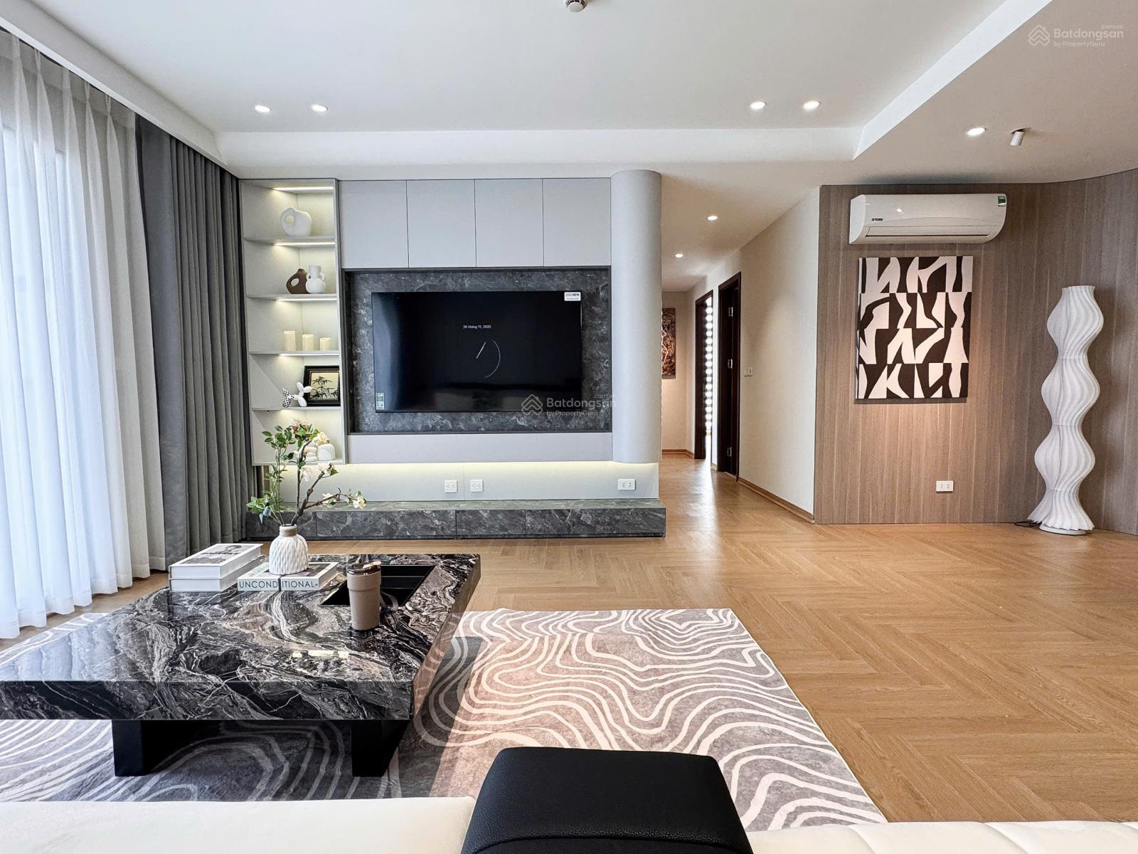 Bán căn Mulberry Mỗ Lao, 137m 4N2Vs, ban công mát mẻ, tầng trung, full nội thất cực đẹp, hơn 70tr/m