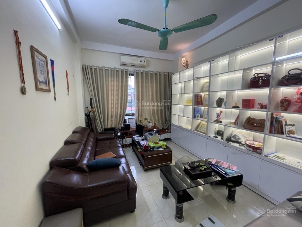 6,7 Tỷ - Rẻ nhất Long Biên - Nhà Cự Khối - 41m2 - ô tô đỗ cửa - ngõ thông - trung tâm