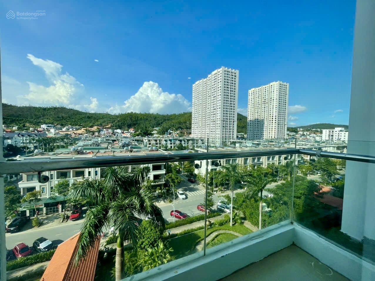 Do chuyển định cư không sử dụng nên cần bán căn hộ 2Pn 80m2 trung tâm du lịch Bãi Cháy, Hạ Long