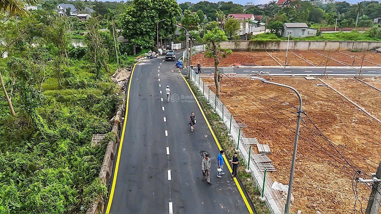 Rẻ hơn 300tr đất làn 2 Quốc lộ 21 xã Hoà Lạc, 3,4 tỷ, 100m2, 2 mặt tiền 5,6m, ngõ rộng 15m, sổ sẵn