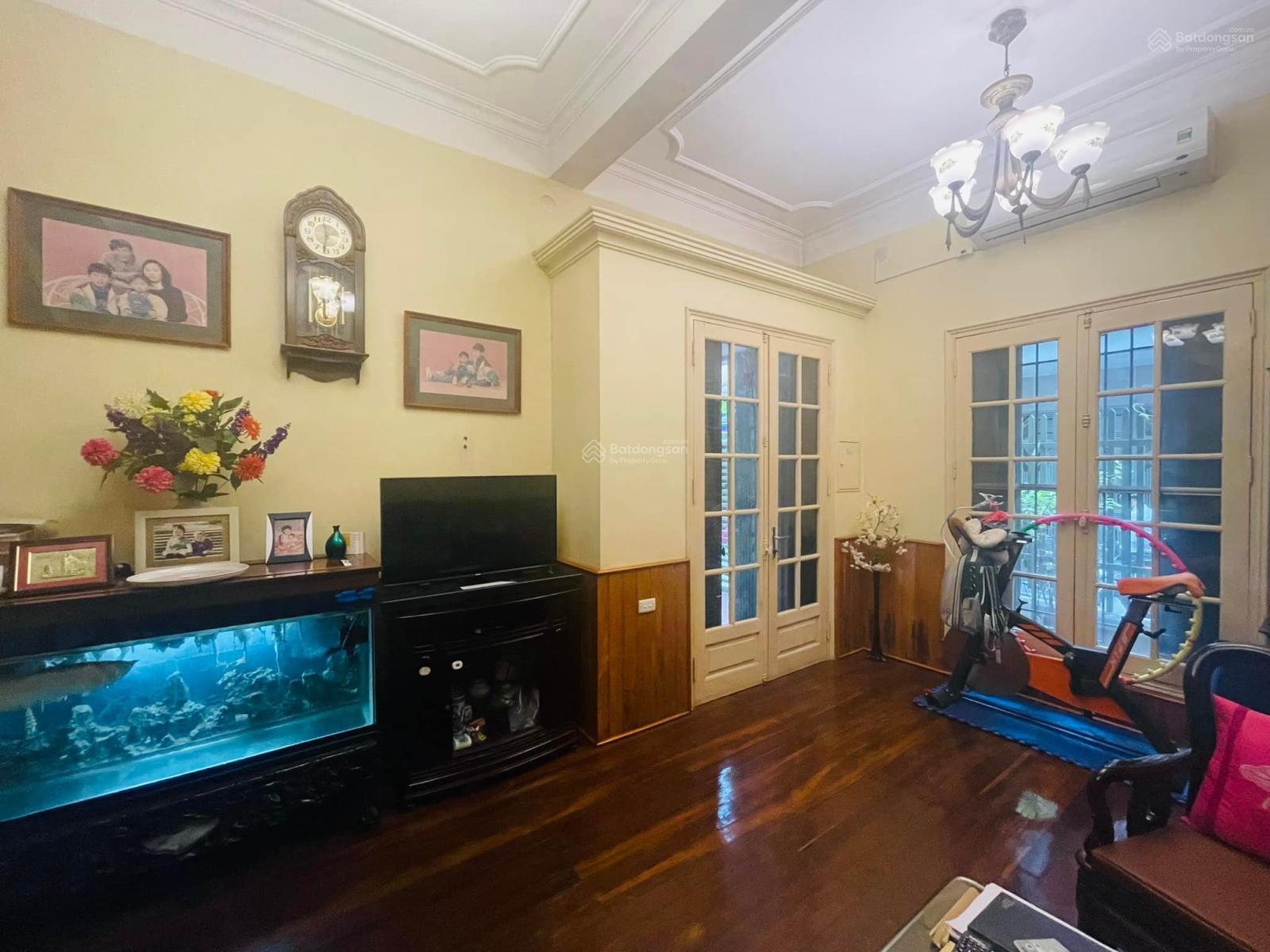 Bán gấp nhà 4 tầng phố Cầu Giấy. DT: 125m2, MT: 5,5m. Nhà 2 mặt ngõ trước sau. Giá chào 19,9 tỷ Bán gấp nhà 4 tầng phố Cầu Giấy. DT: 125m2, MT: 5,5m. Nhà 2 mặt ngõ trước sau. Giá chào 19,9 tỷ