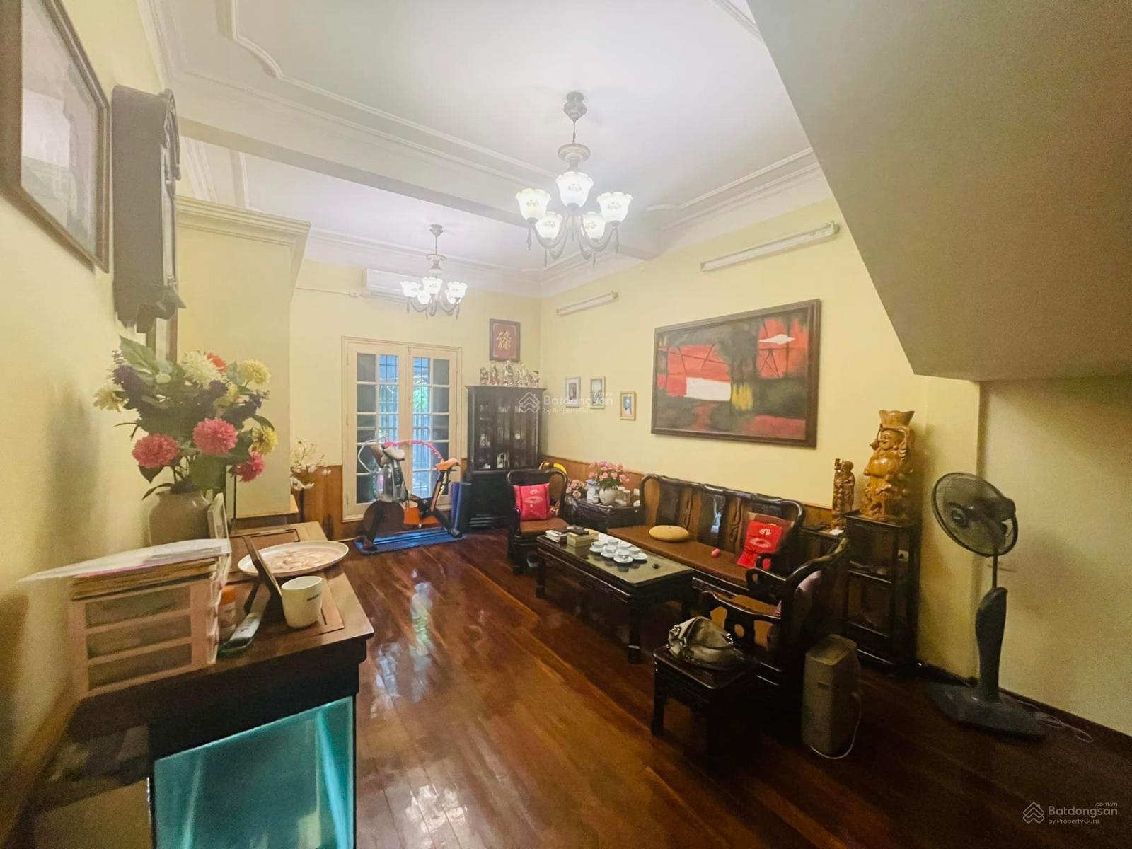 Bán gấp nhà 4 tầng phố Cầu Giấy. DT: 125m2, MT: 5,5m. Nhà 2 mặt ngõ trước sau. Giá chào 19,9 tỷ Bán gấp nhà 4 tầng phố Cầu Giấy. DT: 125m2, MT: 5,5m. Nhà 2 mặt ngõ trước sau. Giá chào 19,9 tỷ