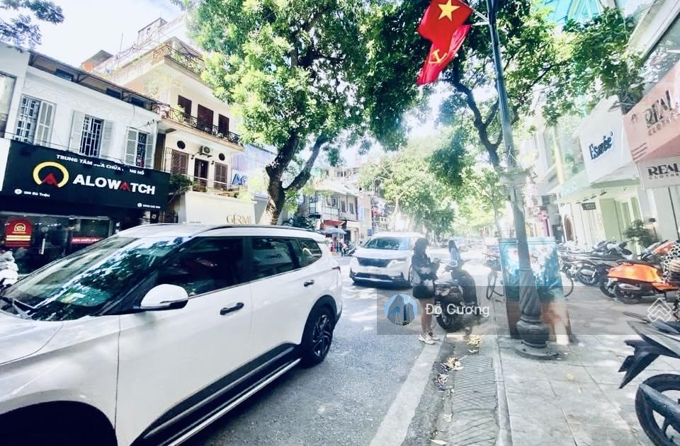 Hot + vip - cần bán gấp nhà mặt phố Bà Triệu - lô góc - 275m2 x 3 tầng + mặt tiền 10m - 0974 660 ***