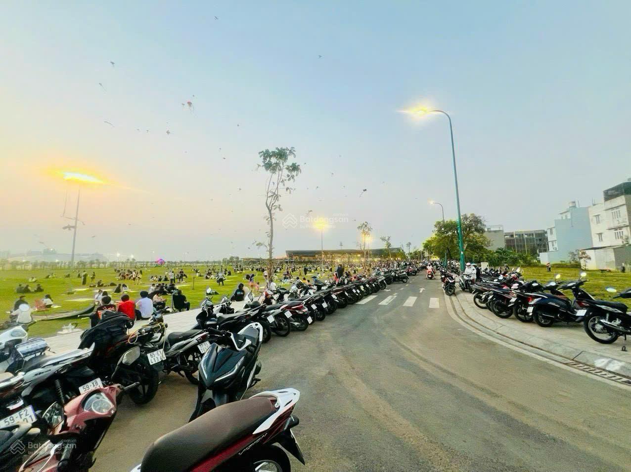 [ CẦN BÁN ] Đất nền trực diện bãi thả diều - Global City, Q.2 ( cũ) 5x20 21 tỷ 0937 576 ***