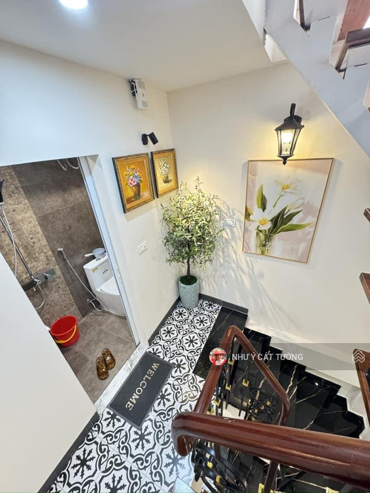 "Cực shock! Thái Thịnh, lô góc, gần phố, ngõ nông, 25m ô tô tránh