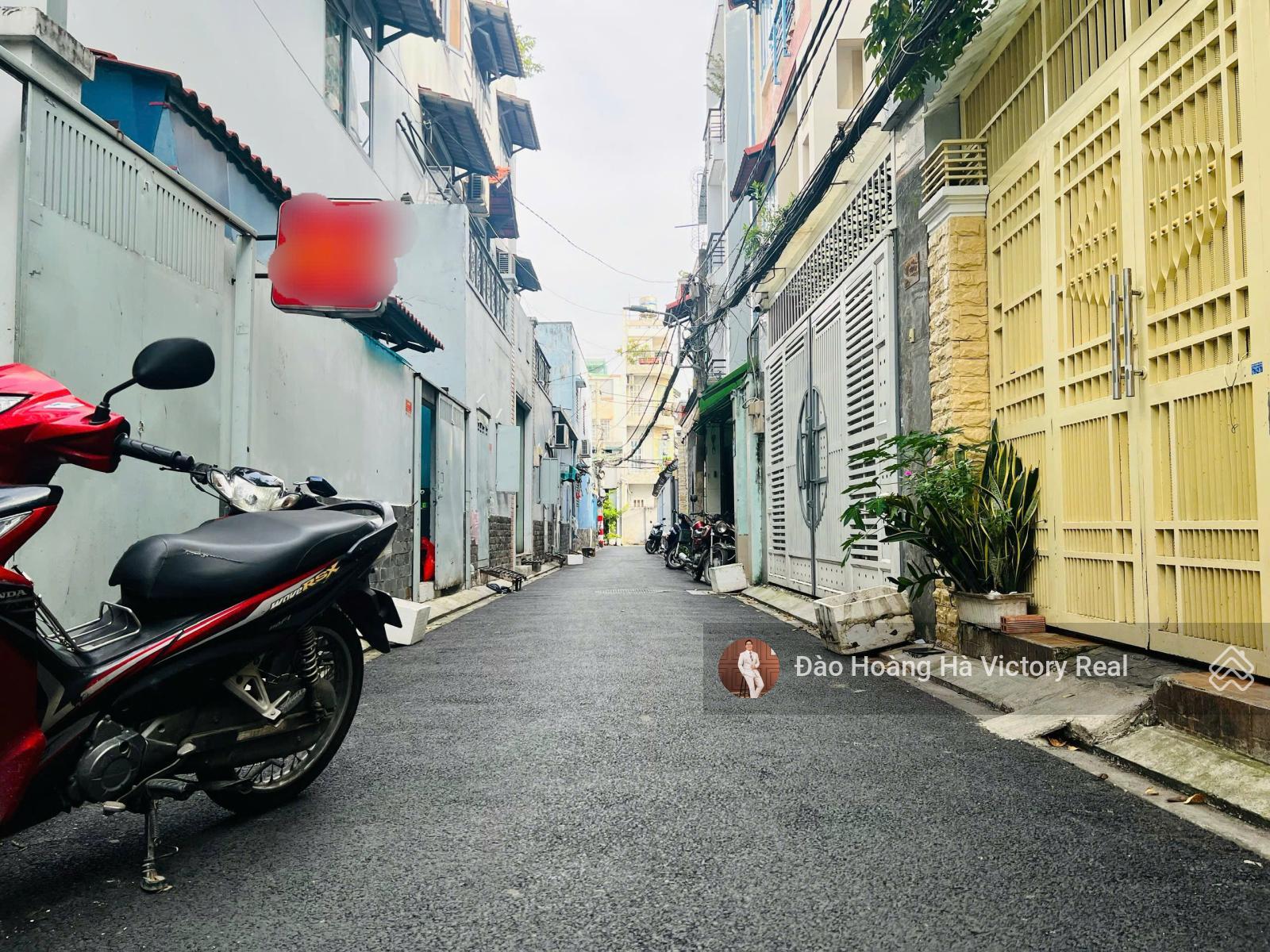 DT: 5.4 x 15m, CN 70m2, chỉ 9.6 tỷ TL có ngay nhà HXH 3 tầng tại Trường Chinh, P14, TB, HCM