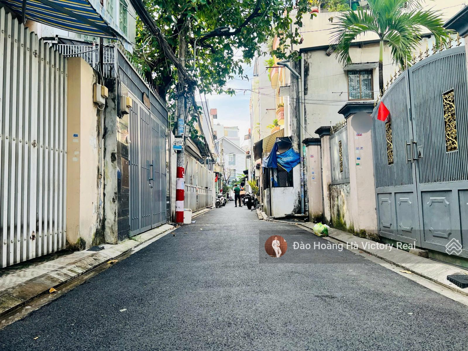 DT: 5.4 x 15m, CN 70m2, chỉ 9.6 tỷ TL có ngay nhà HXH 3 tầng tại Trường Chinh, P14, TB, HCM