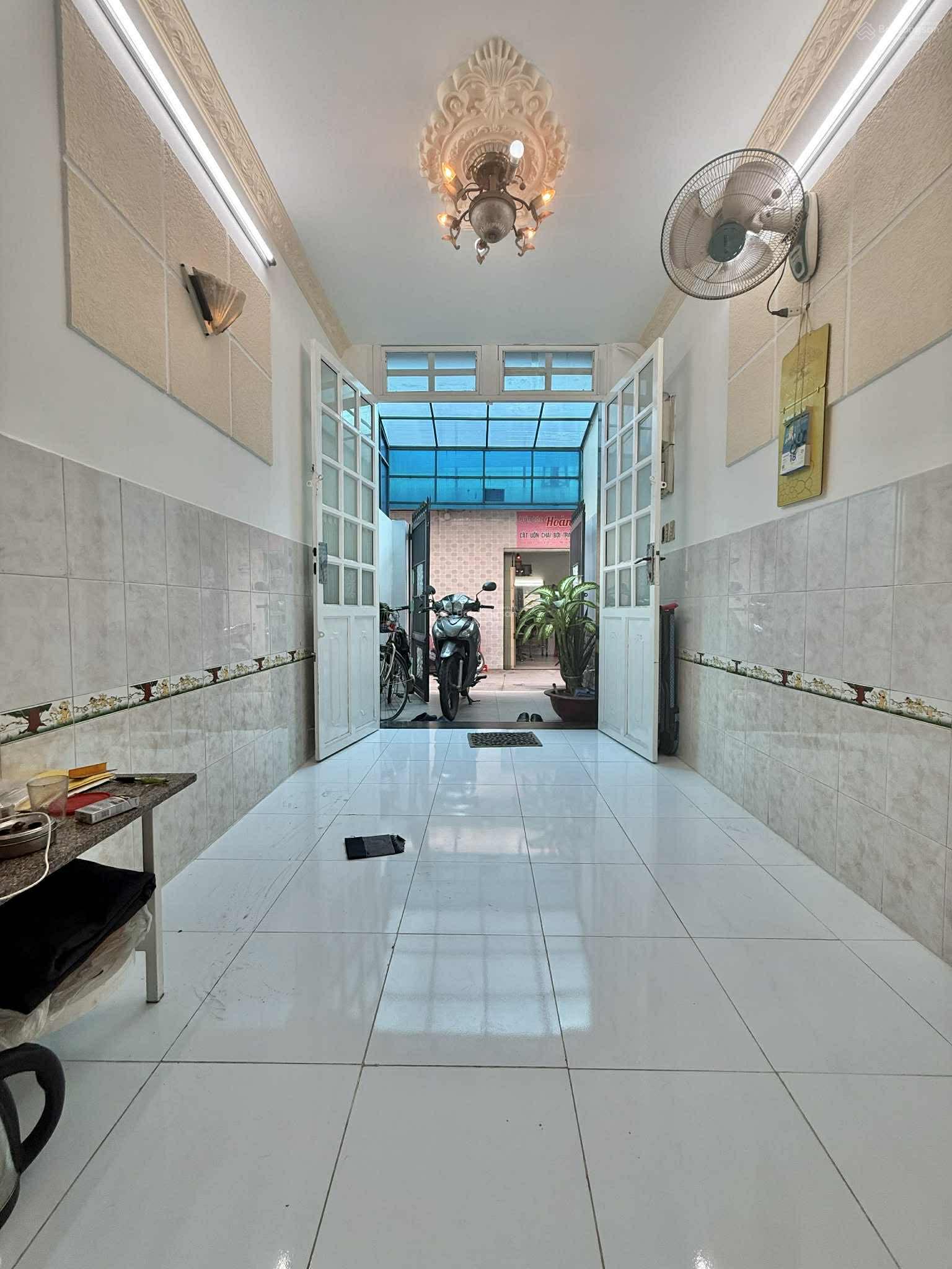 BÁN NHÀ 3 TẦNG SỔ VUÔNG HẺM KD LẠC LONG QUÂN TÂN BÌNH 3 PN GIÁ NHỈNH 3 Tỷ! BÁN NHÀ 3 TẦNG SỔ VUÔNG HẺM KD LẠC LONG QUÂN TÂN BÌNH 3 PN GIÁ NHỈNH 3 Tỷ!