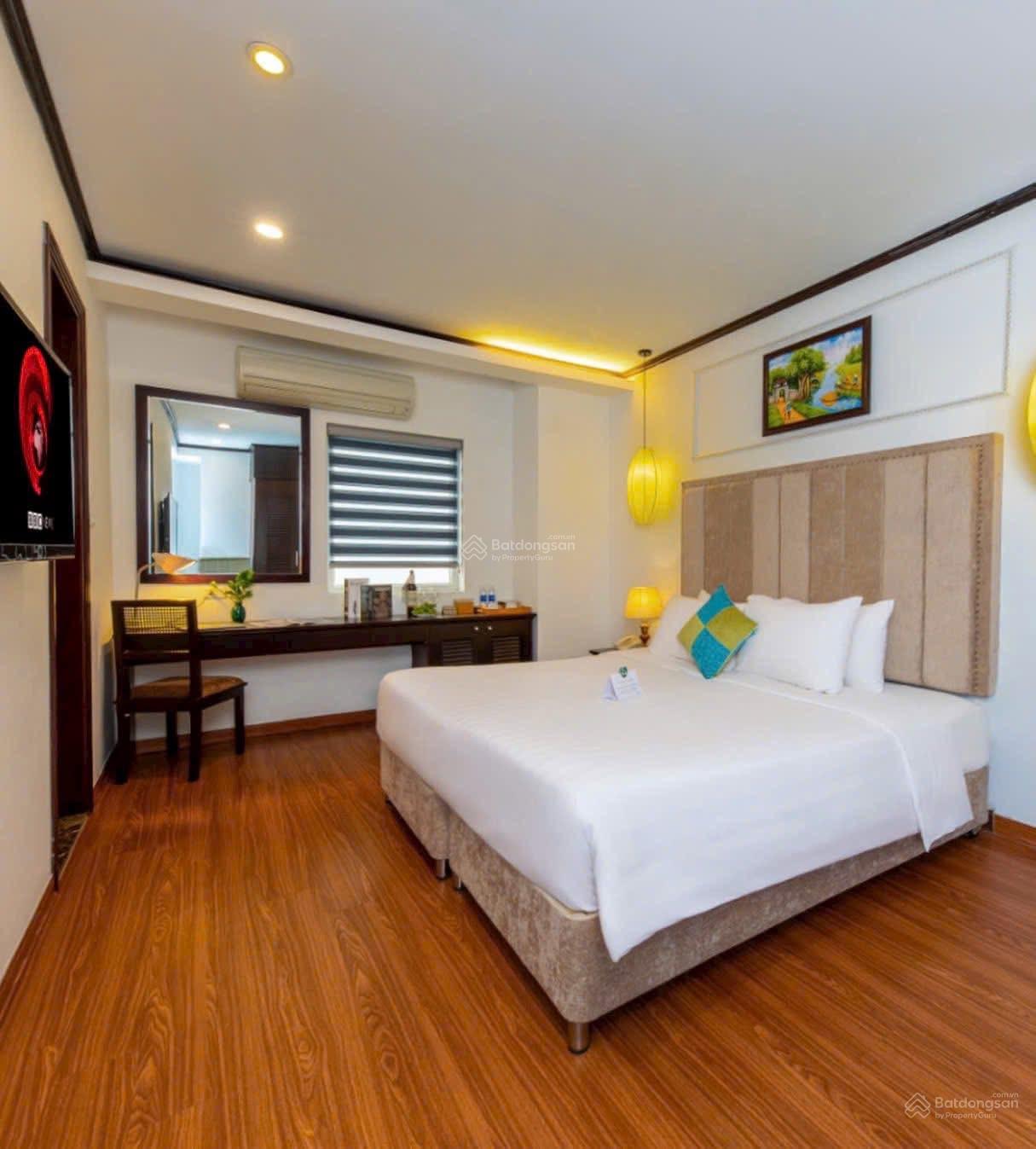 Bán khách sạn 3 sao mặt phố Châu Long , DT 210m2 x 11 tầng , mặt tiền 7m , thiết kế 45 phòng Bán khách sạn 3 sao mặt phố Châu Long , DT 210m2 x 11 tầng , mặt tiền 7m , thiết kế 45 phòng