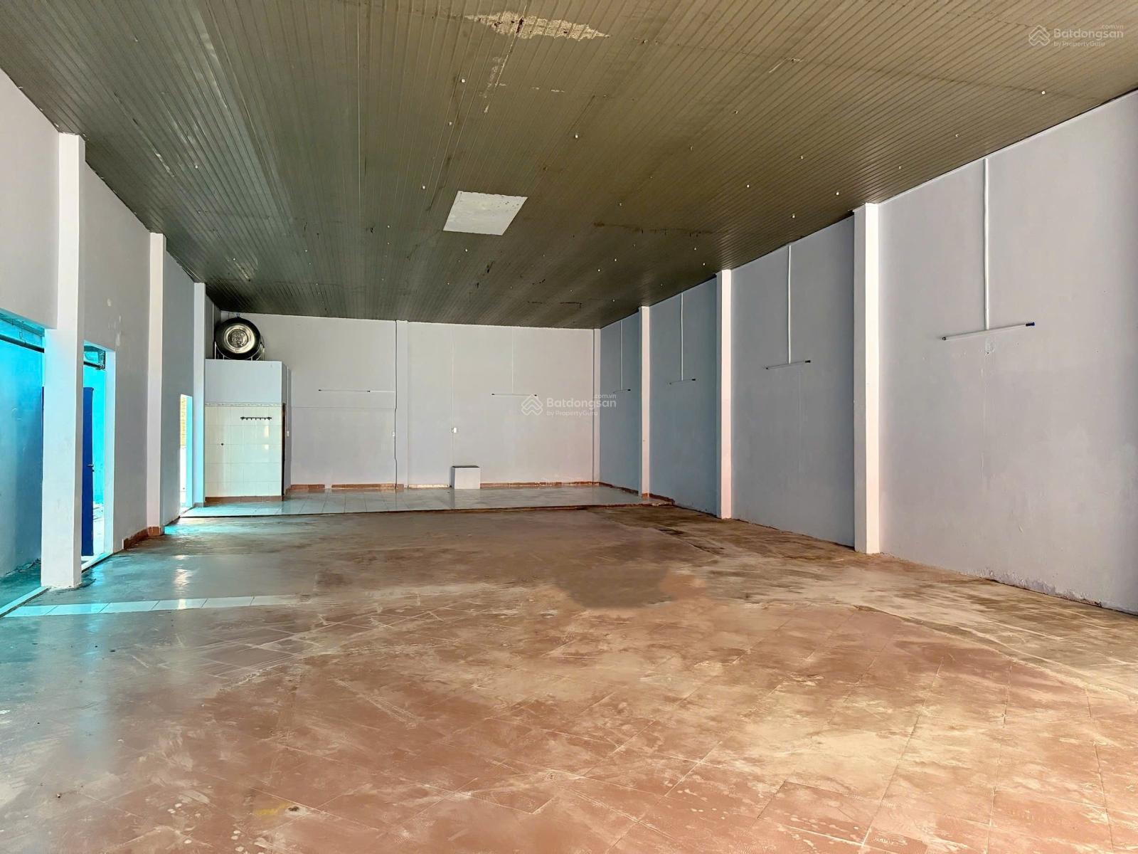 Cho thuê nhà xưởng Nguyễn Văn Quá Quận 12, gần chợ Cầu, DT mặt bằng 300m2, giá 28tr/tháng Cho thuê nhà xưởng Nguyễn Văn Quá Quận 12, gần chợ Cầu, DT mặt bằng 300m2, giá 28tr/tháng