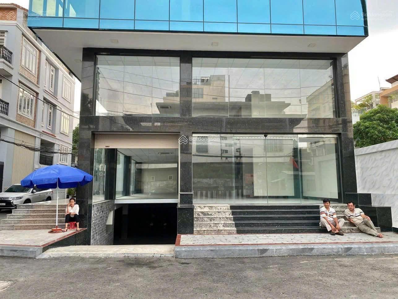 Cho Thuê Tòa Nhà Căn Góc Đường Nguyễn Huy Tưởng, Phường 6. DT: 12,5x18m. Hầm - 7 Tầng. Ốp Kính Đẹp