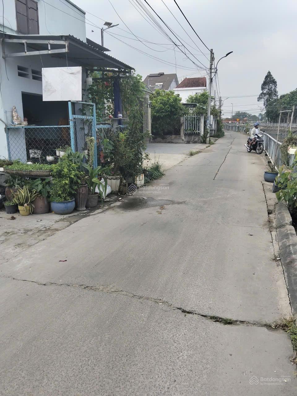 Cần bán lô đất mặt rạch Chú Hiến Chánh Nghĩa, sát phố đi bộ mới Bạch Đằng